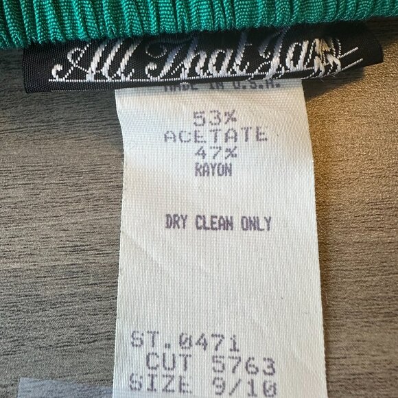 Sophisticated Emerald Green Notched Collar Crop Top & Matching Culottes - Picture 12 of 14